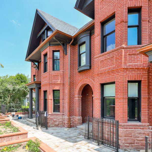 3-377 Spadina Rd-77