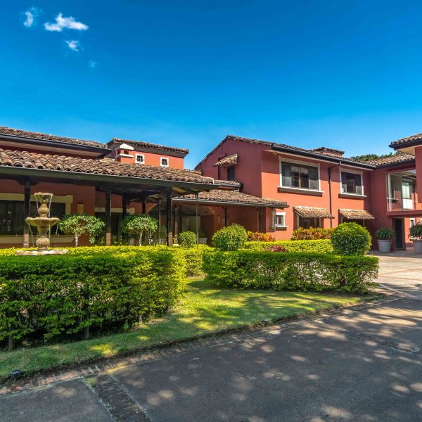 3. Villa Artesana in Santa Ana (4)