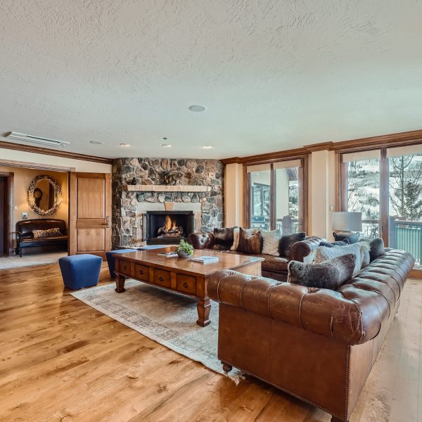 62 Highlands Ln - Print Quality - 002 - 03 Living Room