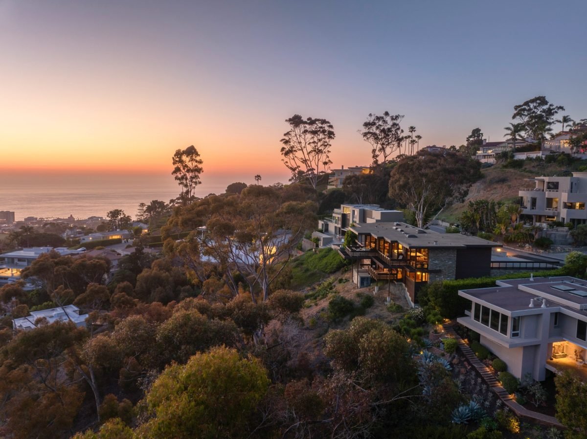 Q2 of 2025 ushered in spring’s thaw and summer’s sizzle, propelling markets to fresh annual highs. This midcentury modern masterpiece, designed by a protégé of Frank Lloyd Wright, swiftly found a new owner after just 1 day on market. (Lucas Parodi for Willis Allen Real Estate)