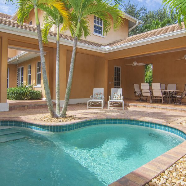 9082 Castle Harbour Cir - outside