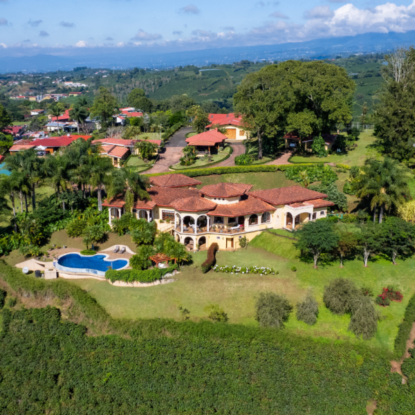 Copy of Carousel - 16x9 - Luxury Living Costa Rica (2)