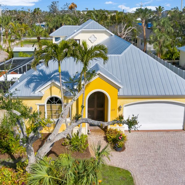 Front 655 Camelia Ln- Rita Curry Team
