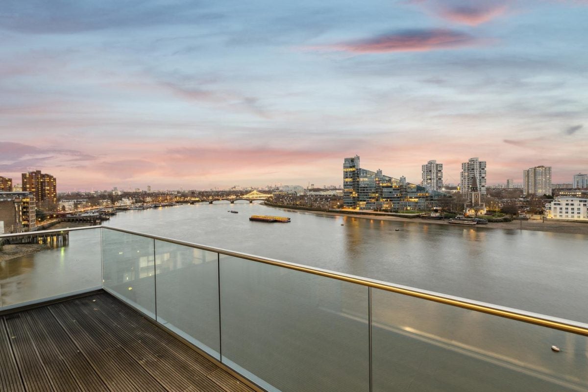 Views from this impressive five-bedroom flat encompasses Chelsea and Canary Wharf. (Chestertons)