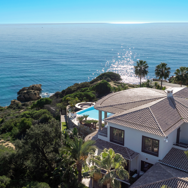 Oceanfront villa in Albufeira, Algarve