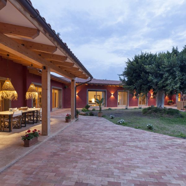 Valencia estate with orchard, living quarters and restaurant