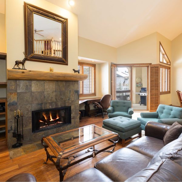 strawberry_park_604_interior_living_a